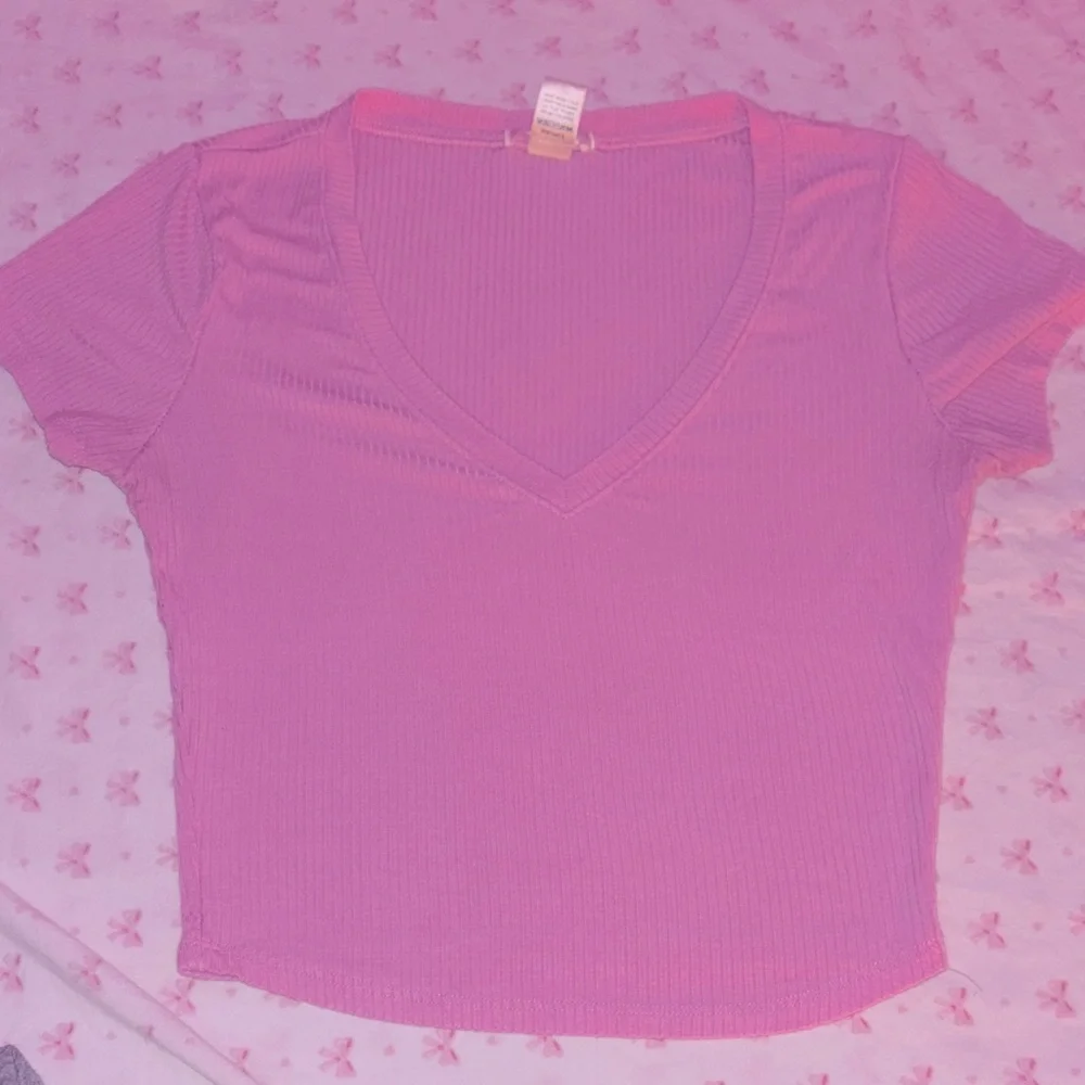 Pink V-Neck Ribbed Women's Top - Picture 1 of 1